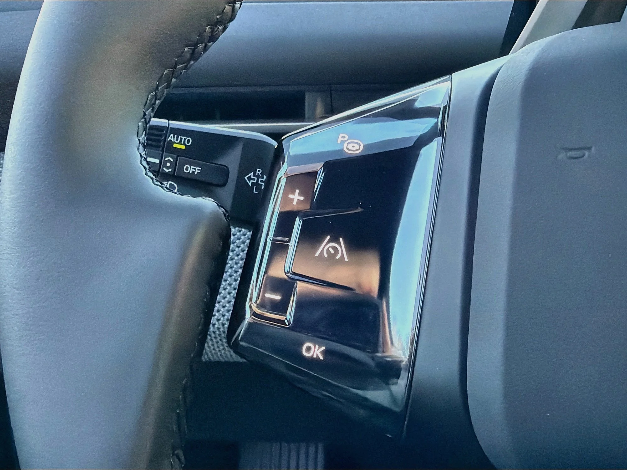 New 2027 Black Sapphire Metallic BMW 50 xDrive image 34