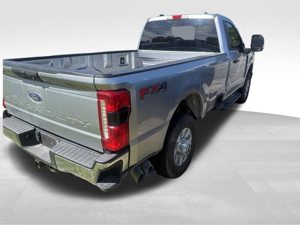Used 2023 Silver Ford XLT image 4