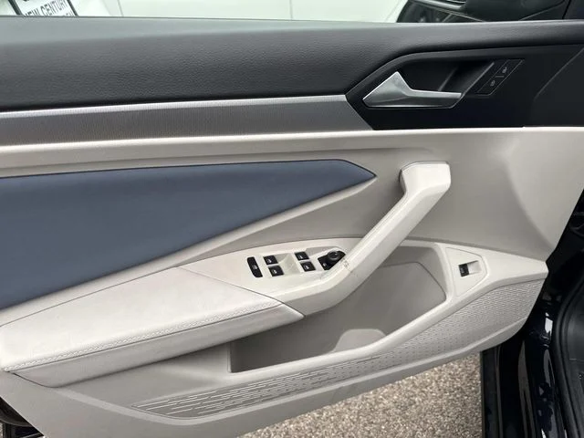 2025 Volkswagen Jetta SE - Photo 12