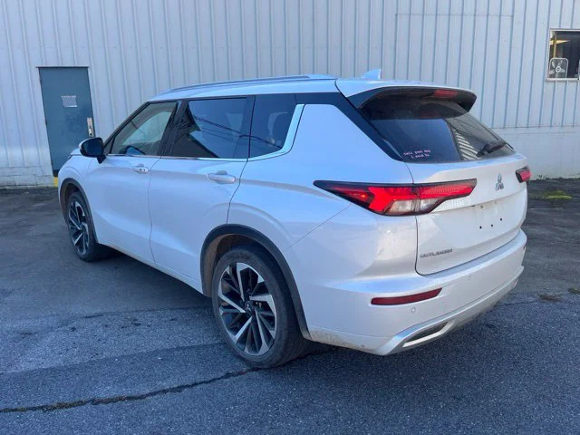 Used 2022  Mitsubishi SEL image 7