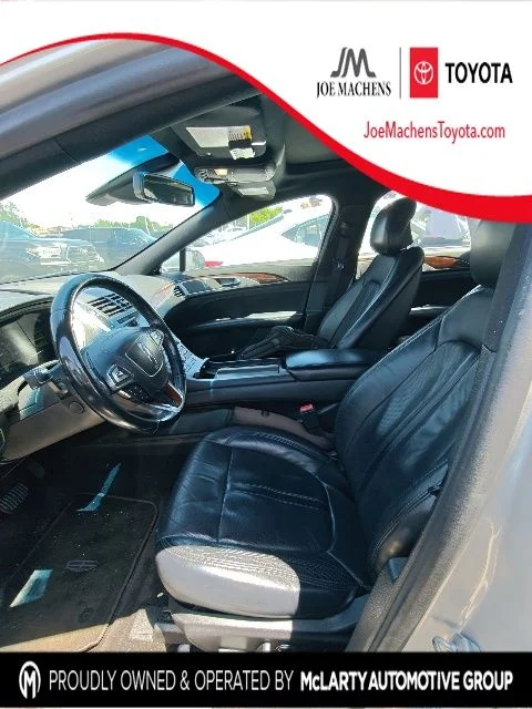 Used 2017 Silver Lincoln Reserve image 1