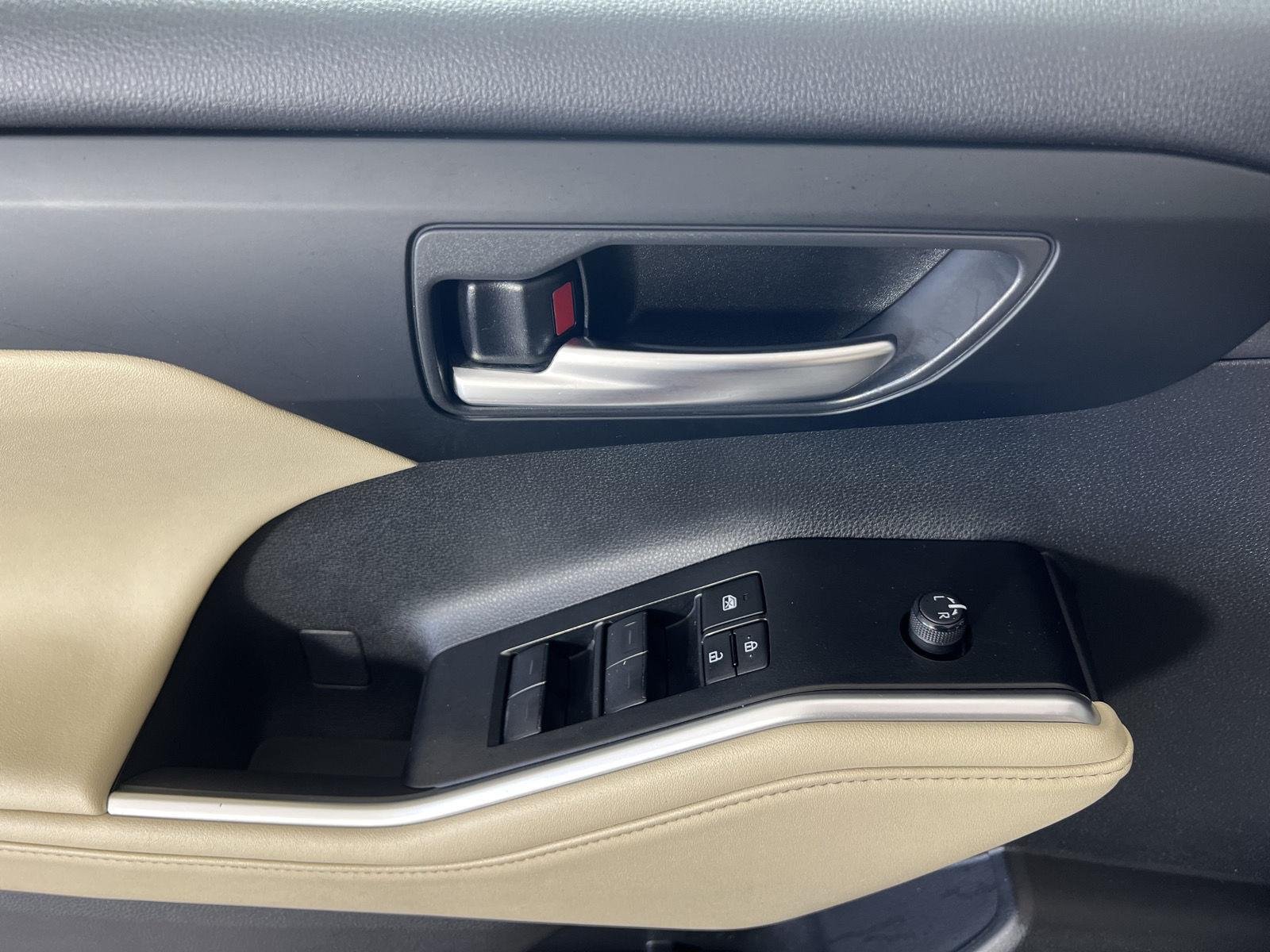 Used 2023 Wind Chill Pearl Toyota XLE image 9