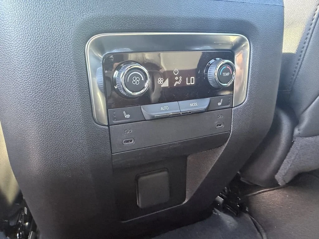 2026 Chevrolet Suburban Z71 - Photo 11