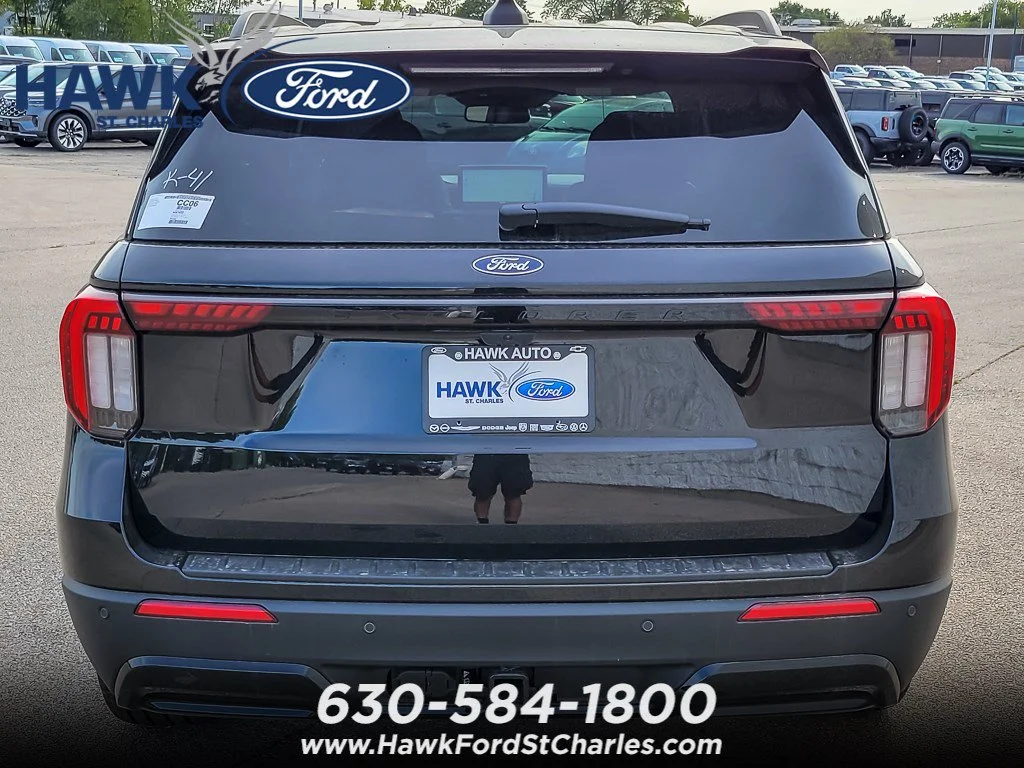 New 2027 Agate Black Metallic Ford 4DR 4WD ST-LINE image 4