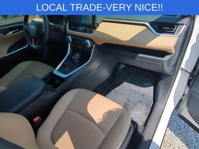 Used 2019 White Toyota XLE Premium image 36