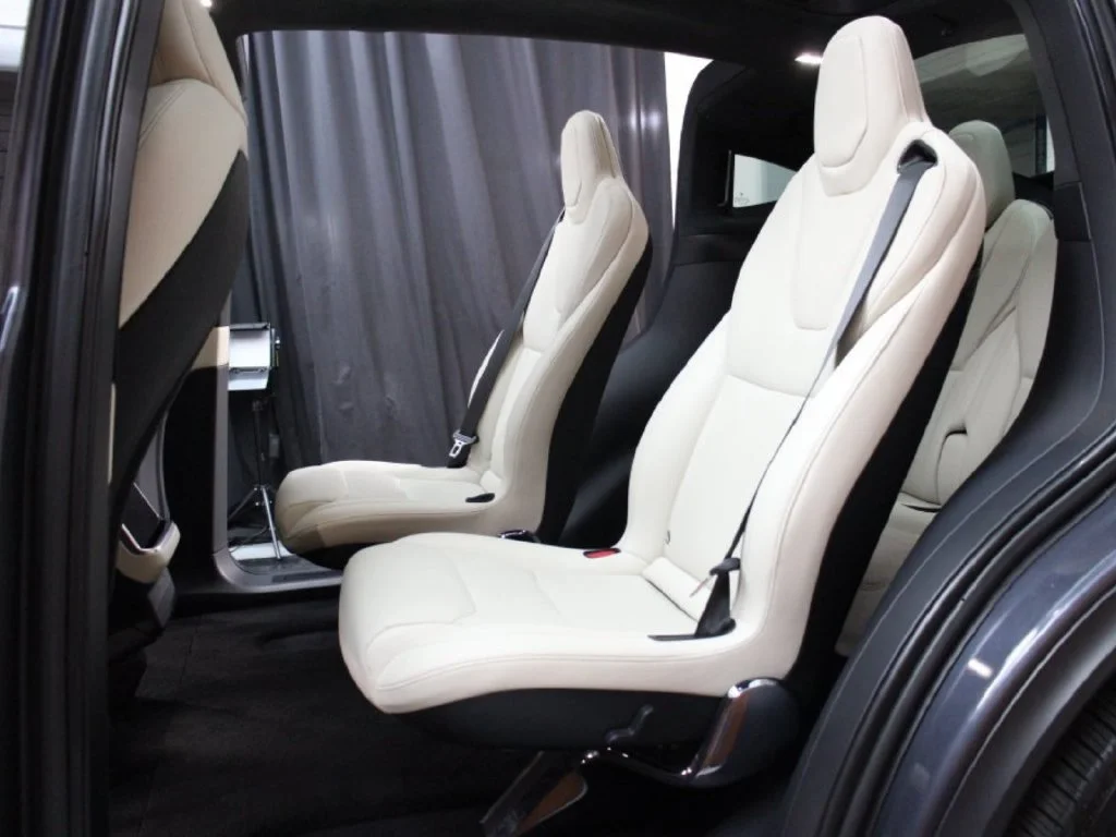 Used 2022  Tesla Base image 22