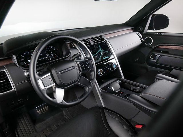 Certified Used 2025 Fuji White Land Rover Dynamic SE image 17