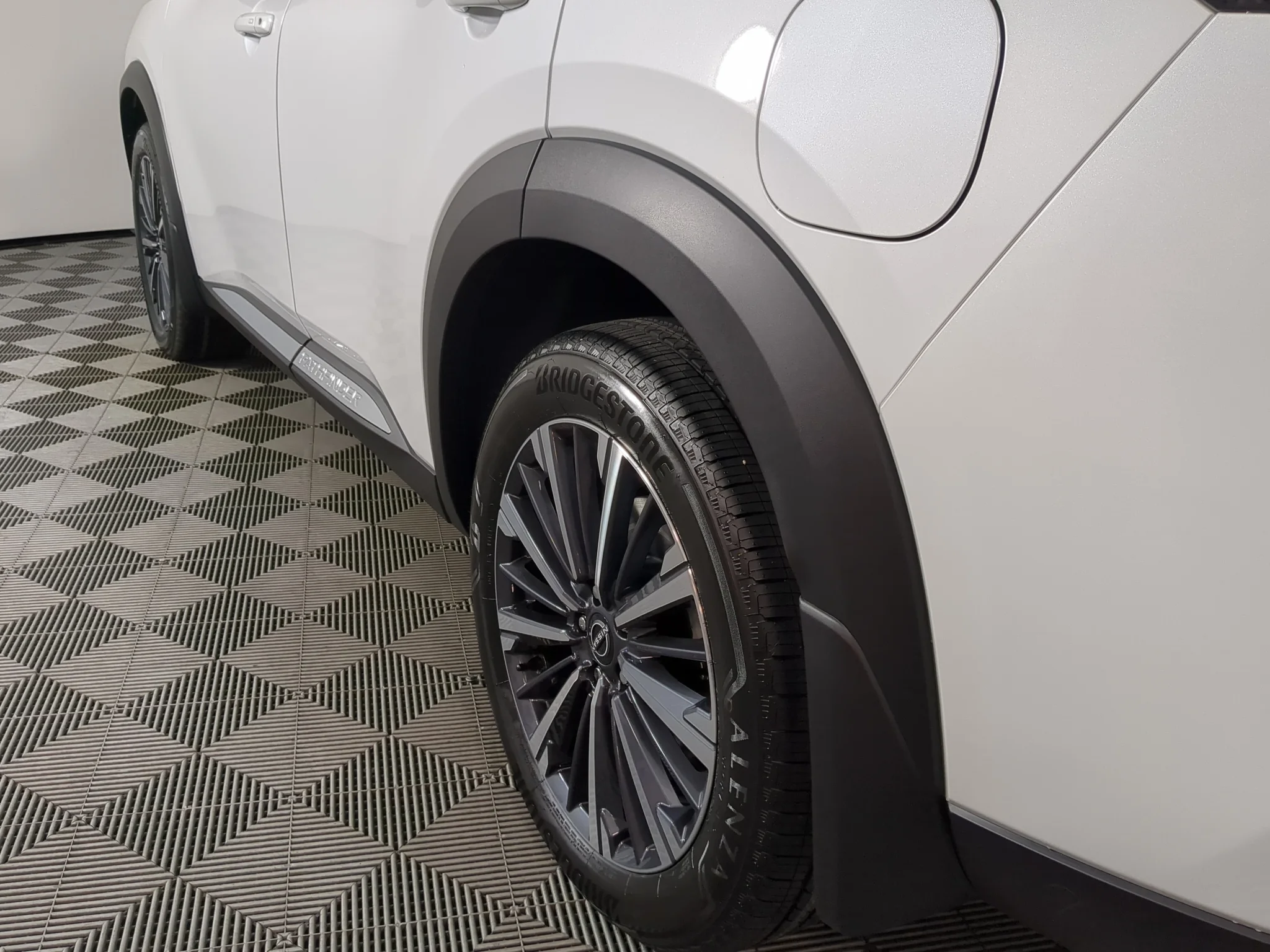 New 2026 2T WHT BLK Nissan Platinum image 5