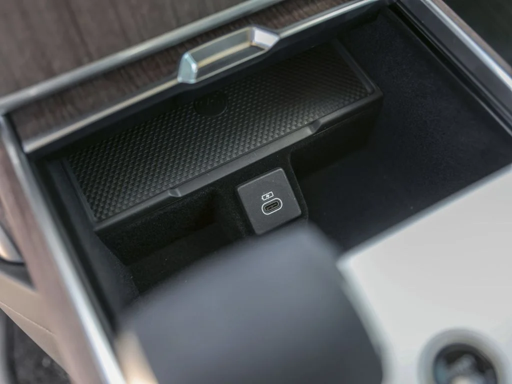 New 2025 White Land Rover SE image 21