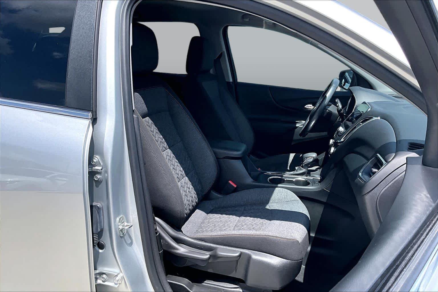 Used 2022 Silver Ice Metallic Chevrolet LT image 9