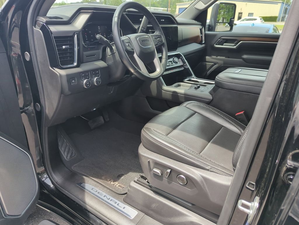 Used 2025 Black GMC Denali image 10