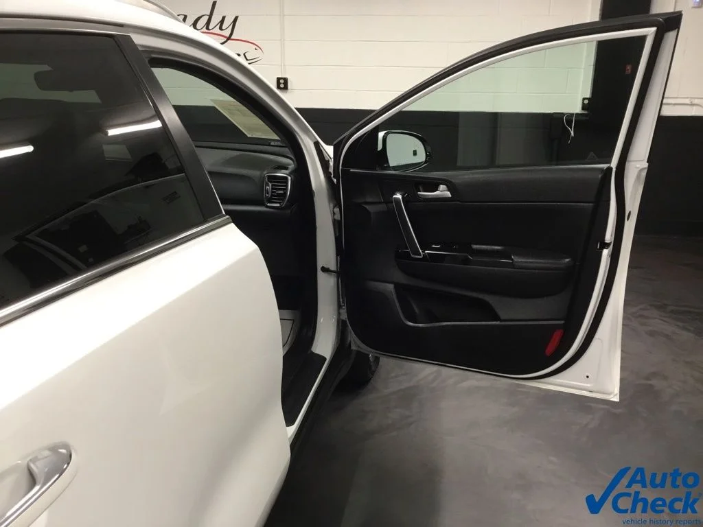 Used 2018 White Kia EX image 39