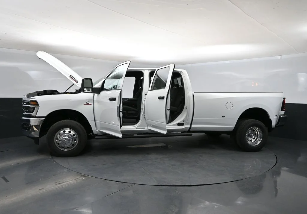 New 2026 Bright White Clear-Coat Exterior Paint RAM Tradesman image 40