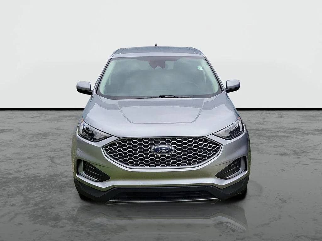 Used 2024 Silver Ford SEL image 2