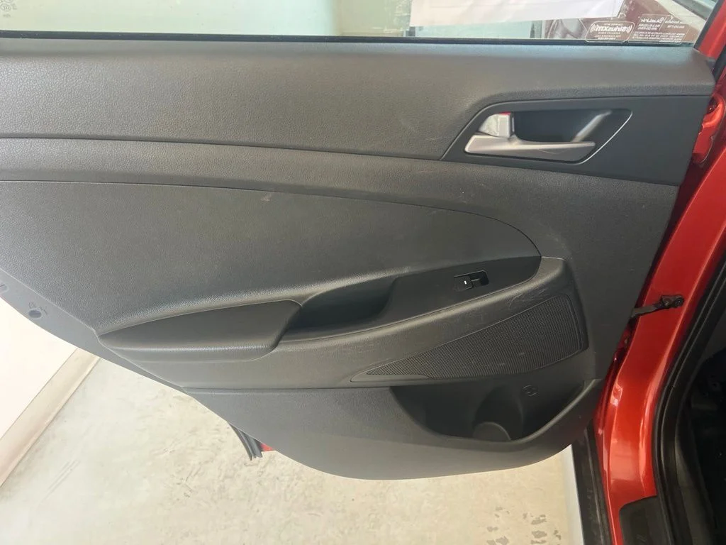 Used 2017 Sunset Hyundai SE image 26