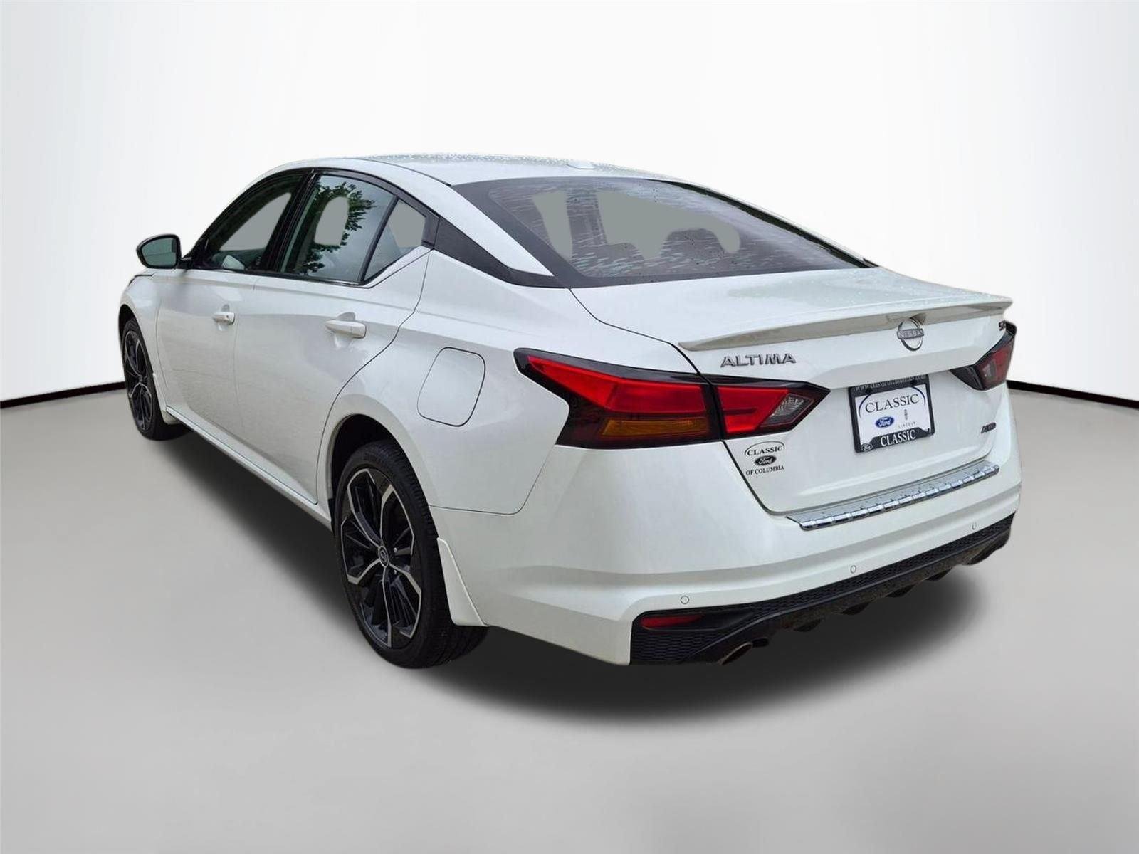 Used 2023 Glacier White Nissan 2.5 SR image 7