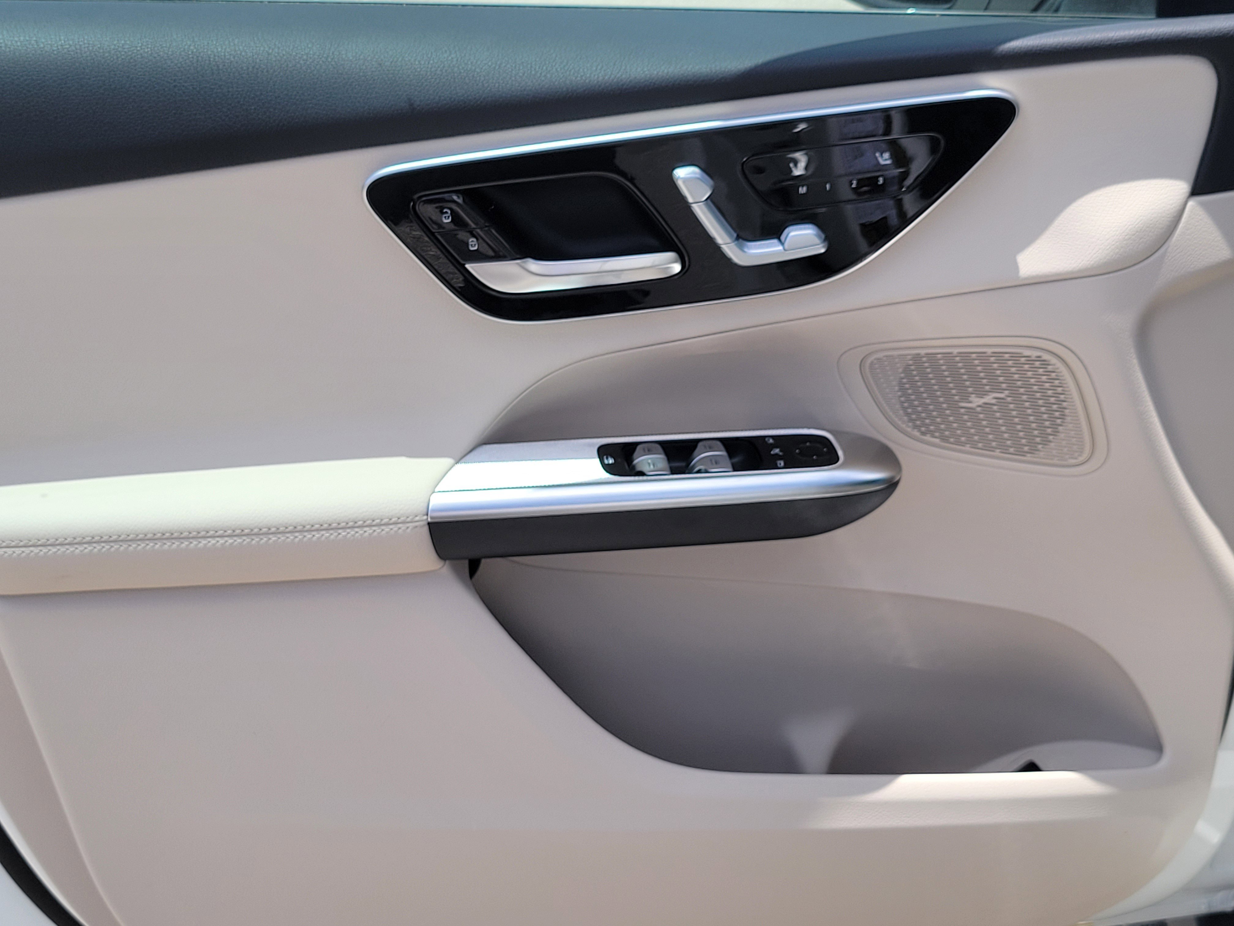 New 2026 Polar White Mercedes-Benz GLC 300 image 71