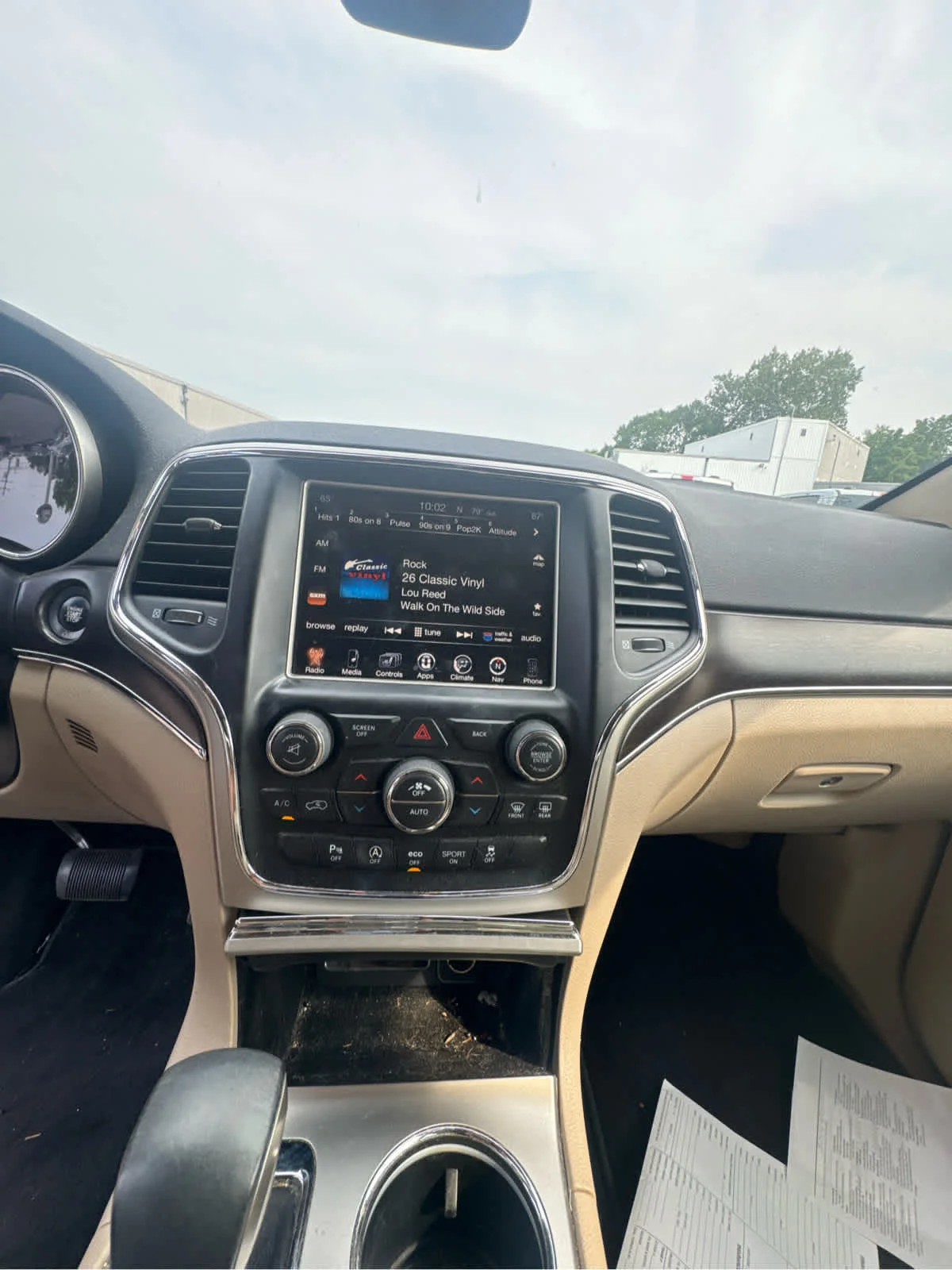 Used 2017 Diamond Black Crystal Pearlcoat Jeep Limited image 15