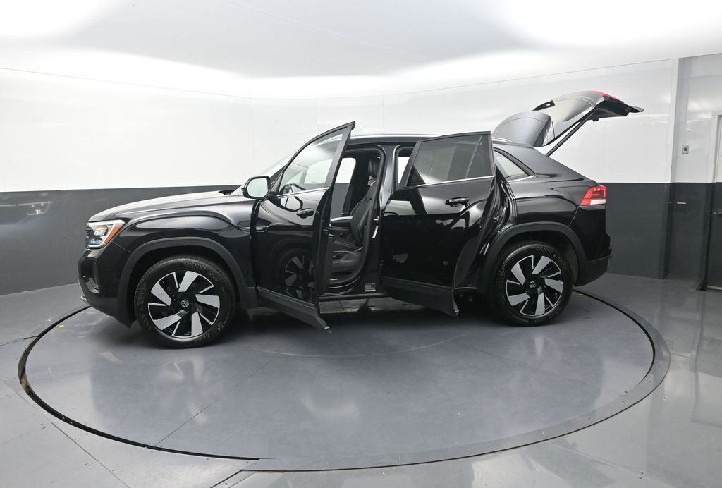 Used 2026  Volkswagen SE w/Technology image 35