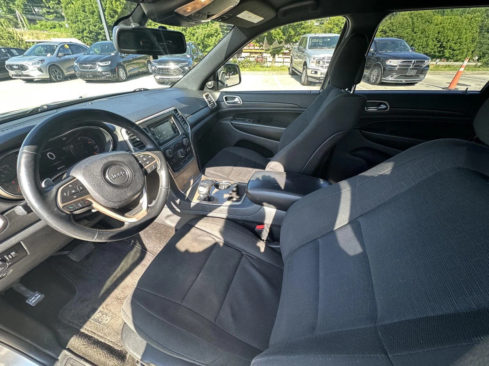 Used 2015 Billet Silver Metallic Clearcoat Jeep Laredo image 10