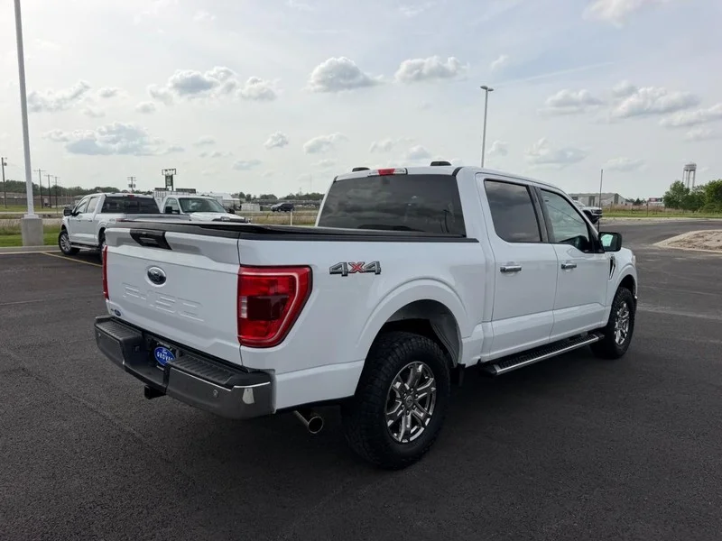 Certified Used 2023 Oxford White Ford XLT image 5