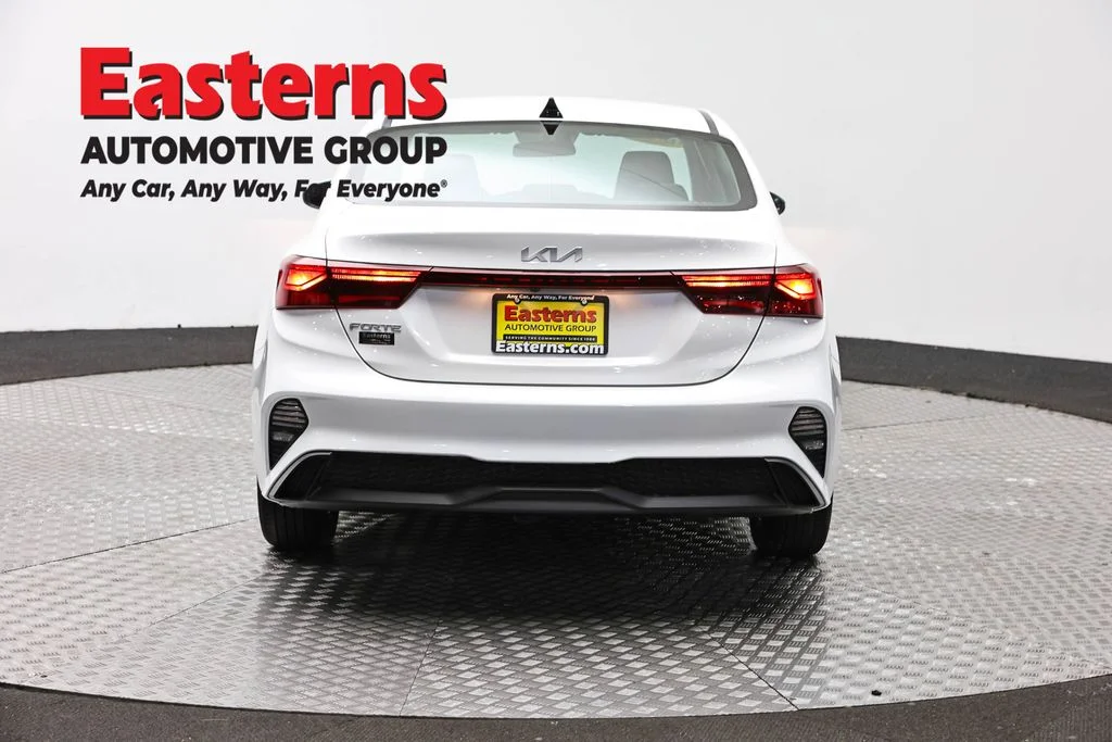 Used 2023 White Kia LXS image 6