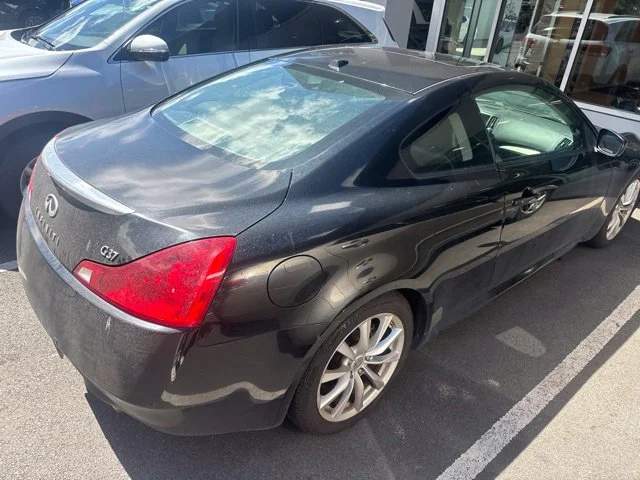 Used 2011 Black INFINITI Journey image 18