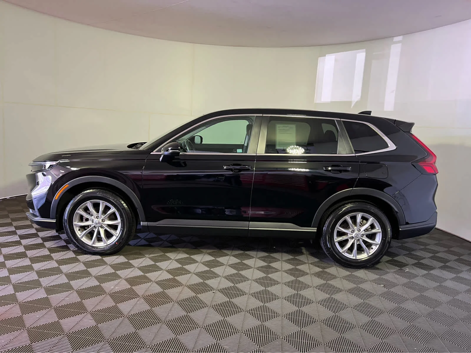 Used 2025 Crystal Black Pearl Honda EX-L image 4