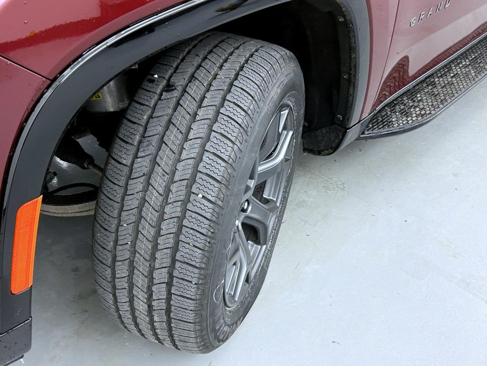 New 2026 Velvet Red Pearl-Coat Exterior Paint Jeep Limited Altitude image 25