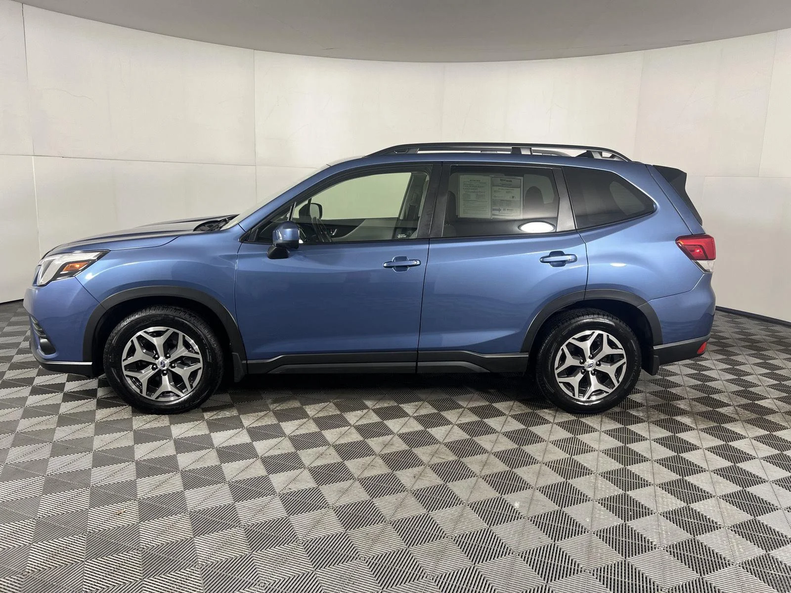 Used 2024 Horizon Blue Pearl Subaru Premium image 16