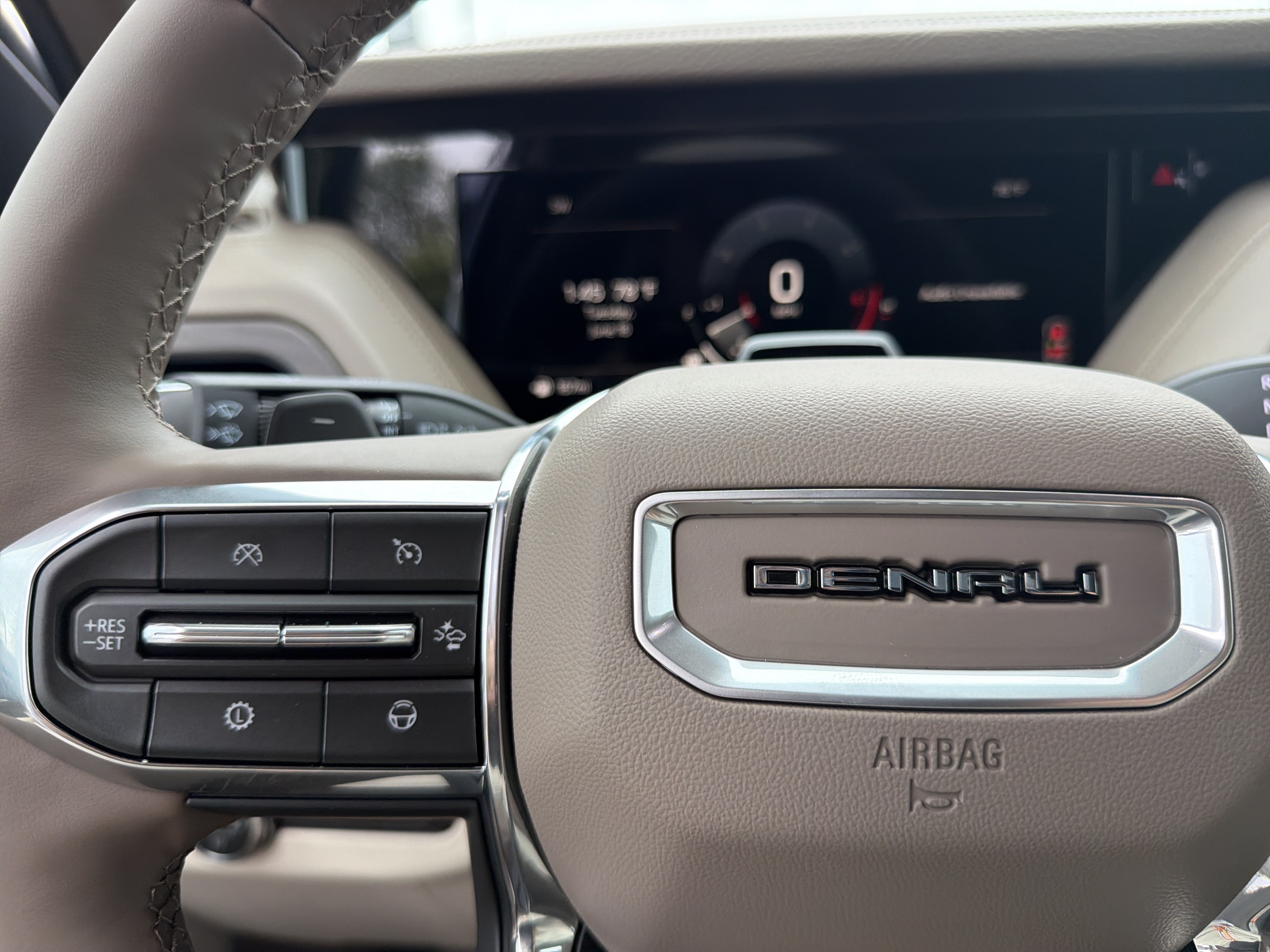 2026 GMC Yukon Denali - Photo 27