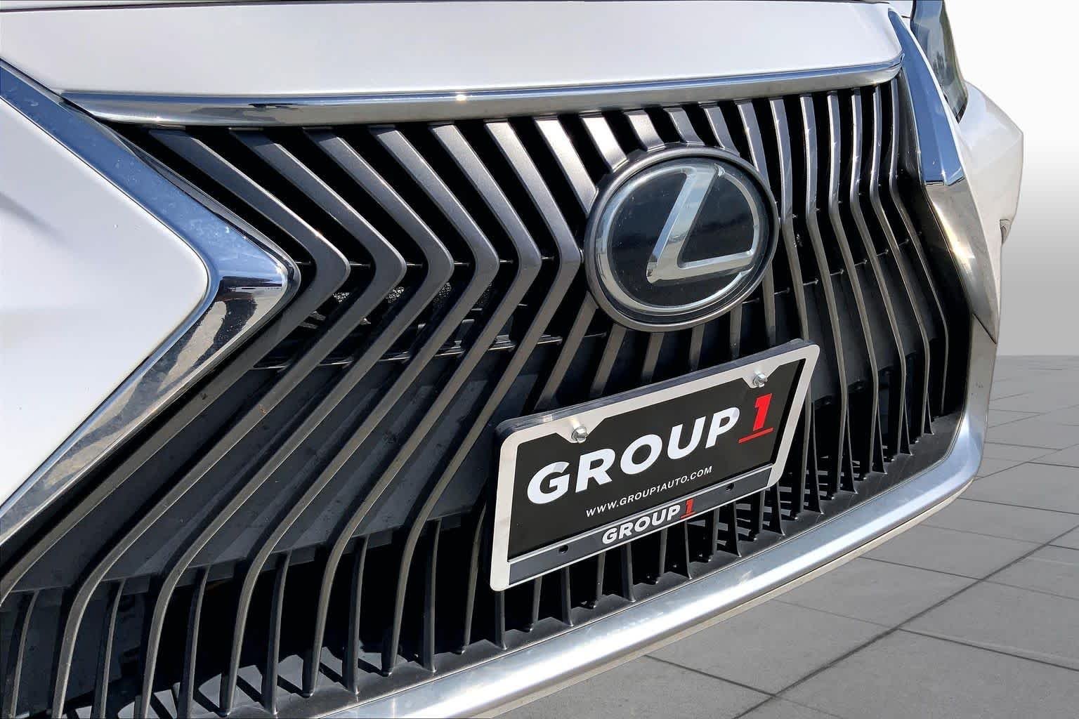 Used 2019 Eminent White Pearl Lexus  image 29