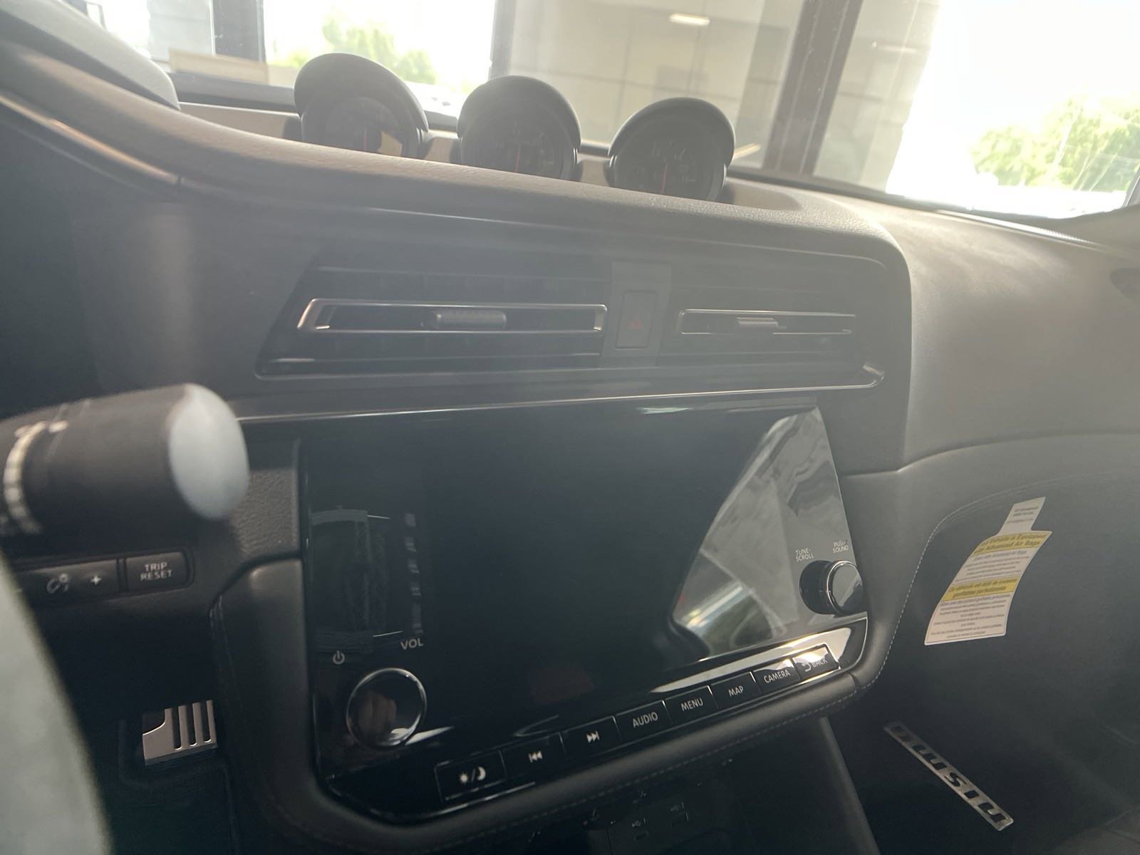 New 2024 Two-tone Everest White TriCoat / Super Black Nissan NISMO® image 21