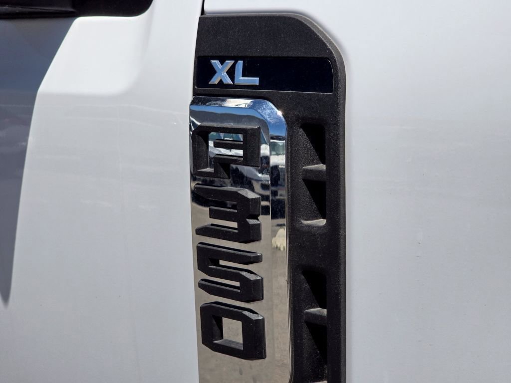 New 2026 Oxford White Ford XL image 25
