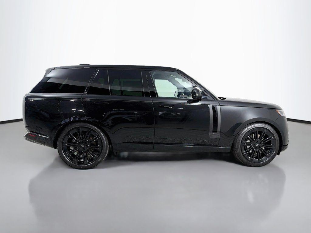 New 2027 Santorini Black Land Rover SE image 4