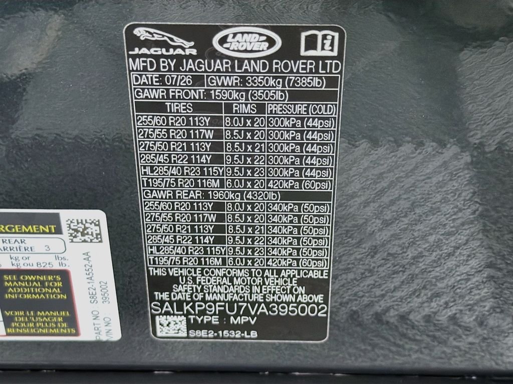 New 2027 Belgravia Green Land Rover SE image 34