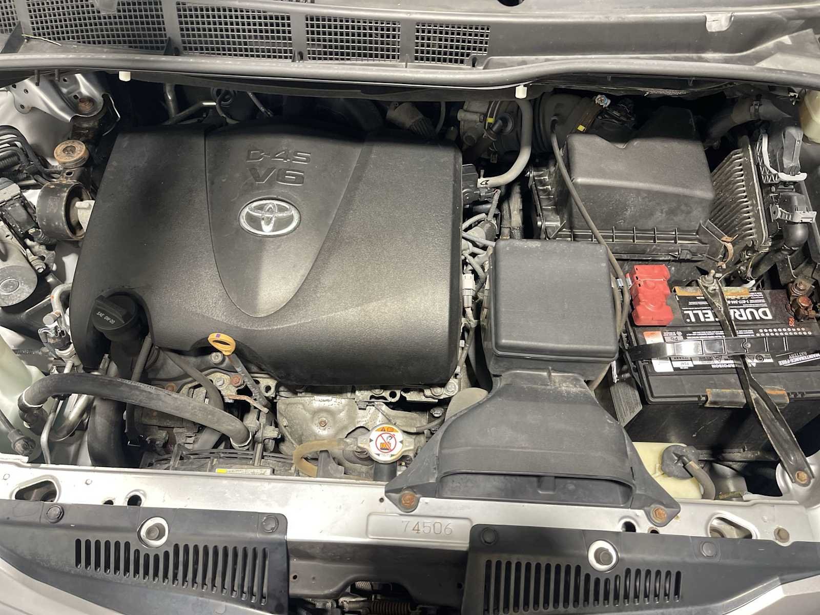 Used 2017 Silver Sky Metallic Toyota XLE image 9