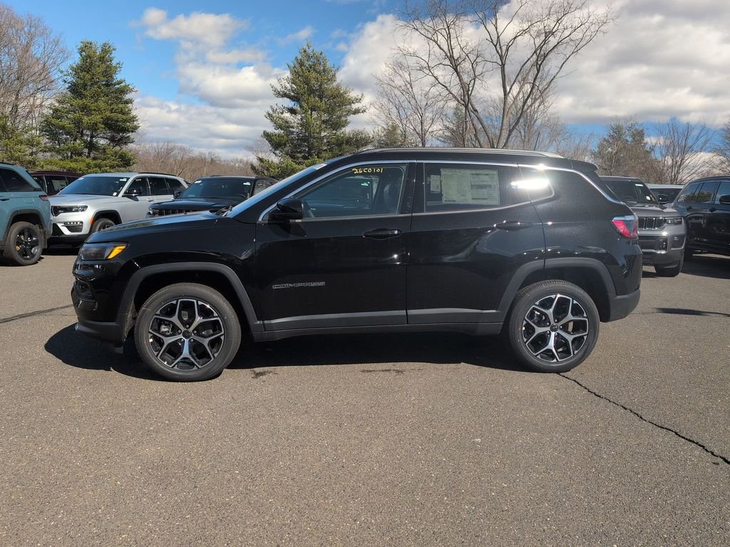 New 2026 Diamond Black Crystal Pearl-Coat Exterior Paint Jeep Limited image 6
