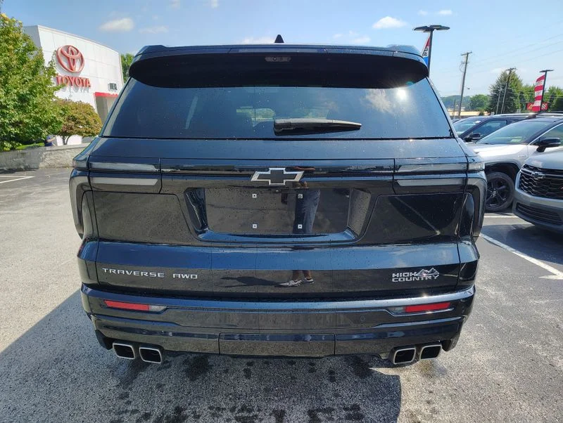 Used 2025 Black Chevrolet High Country image 5