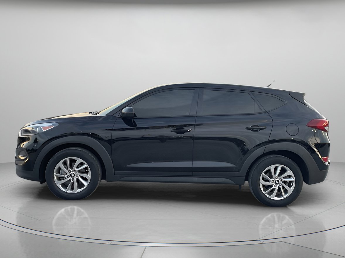 Used 2018 Black Noir Pearl Hyundai SE image 5
