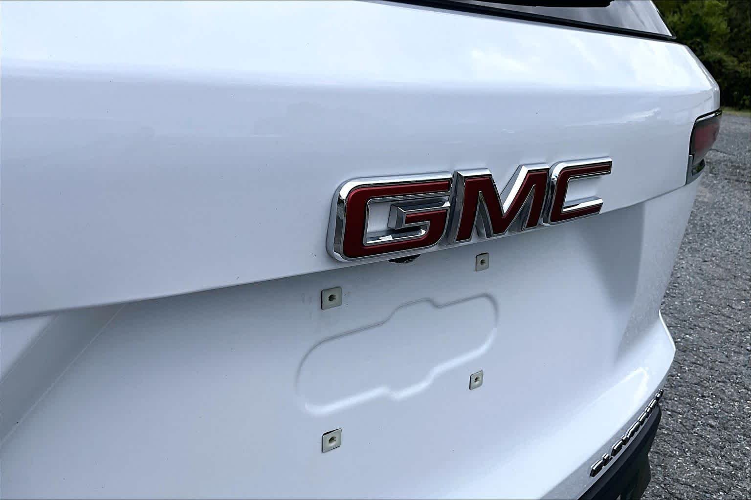 Used 2026 Summit White GMC AWD Elevation image 31
