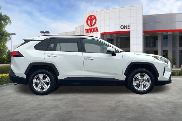Used 2021 White Toyota XLE image 3