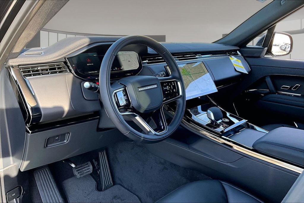 New 2026 SANTORINI BLACK Land Rover SE image 7