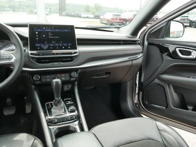 Used 2024 Silver Jeep Trailhawk image 23