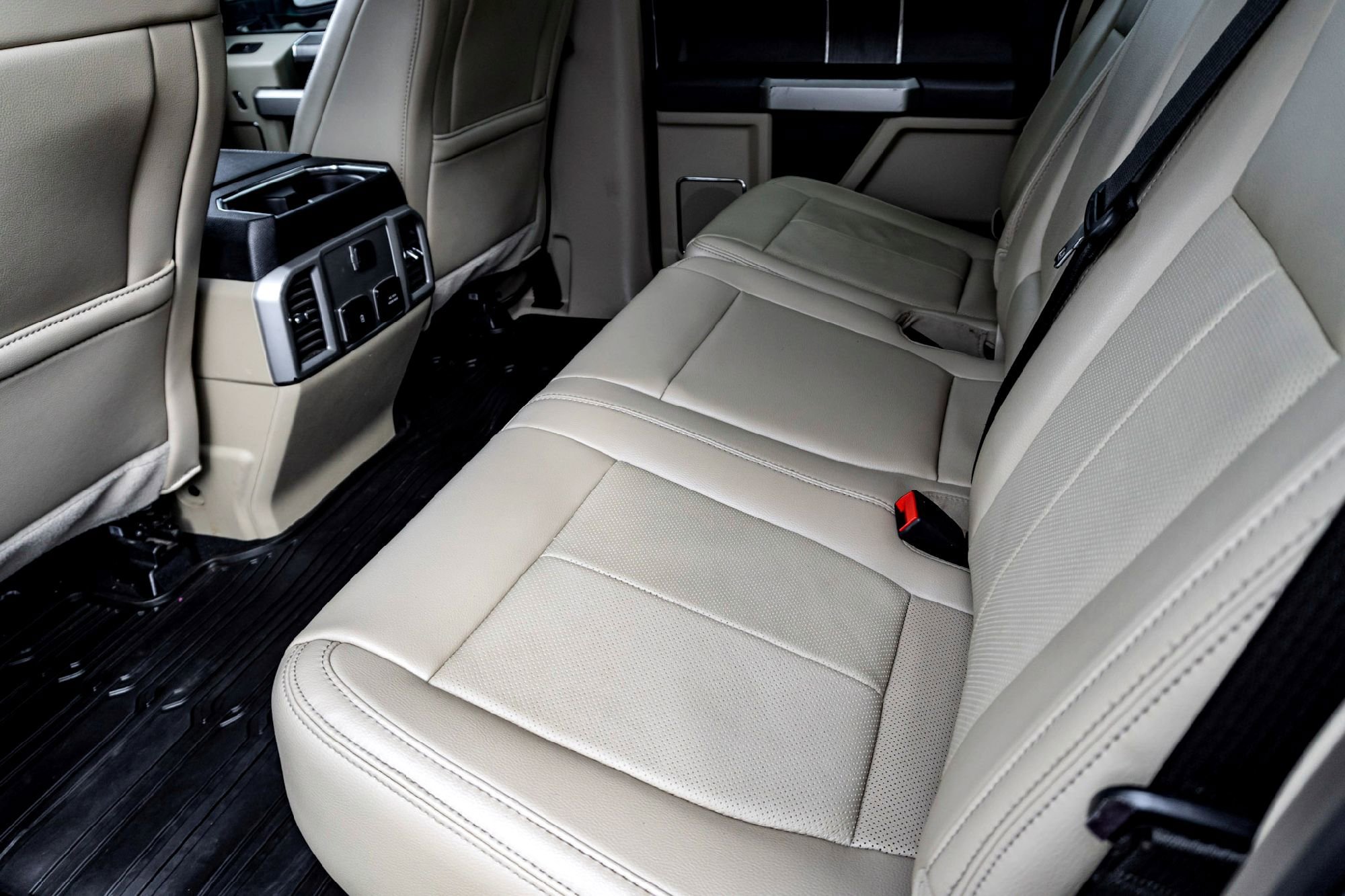 Used 2020 Oxford White Ford LARIAT image 27