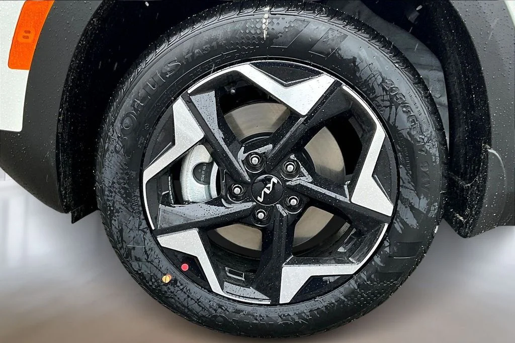 New 2026 Snow White Pearl Kia S image 13