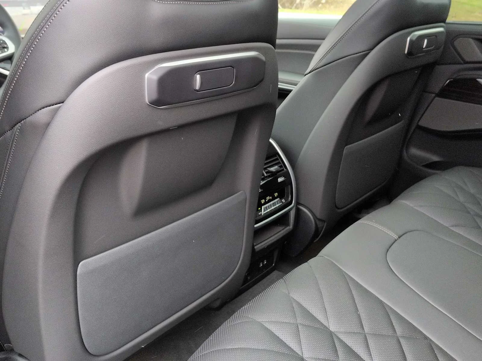 New 2026 Skyscraper Grey Metallic BMW xDrive50e image 18