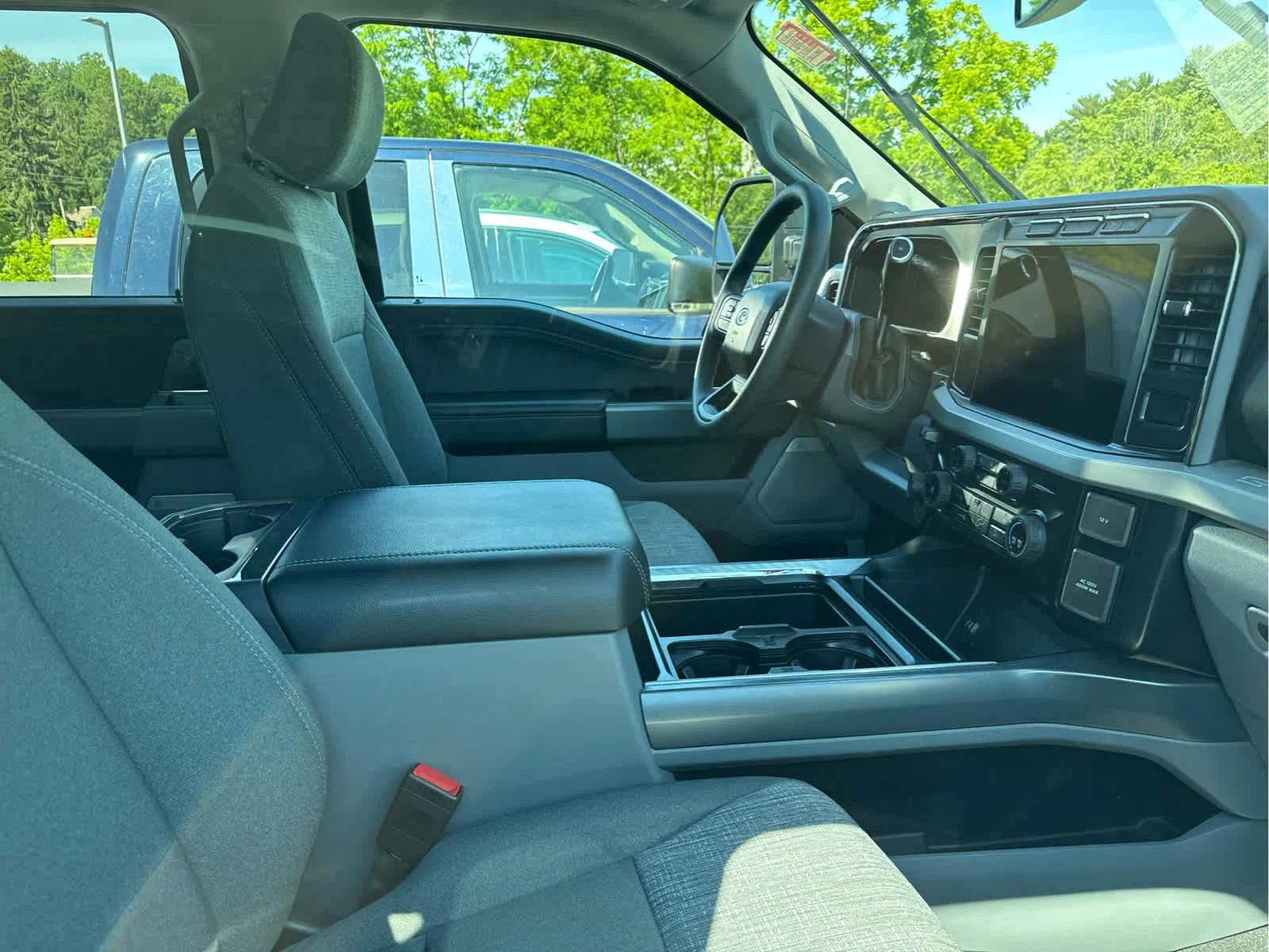 Used 2024 Darkened Bronze Ford XLT image 6