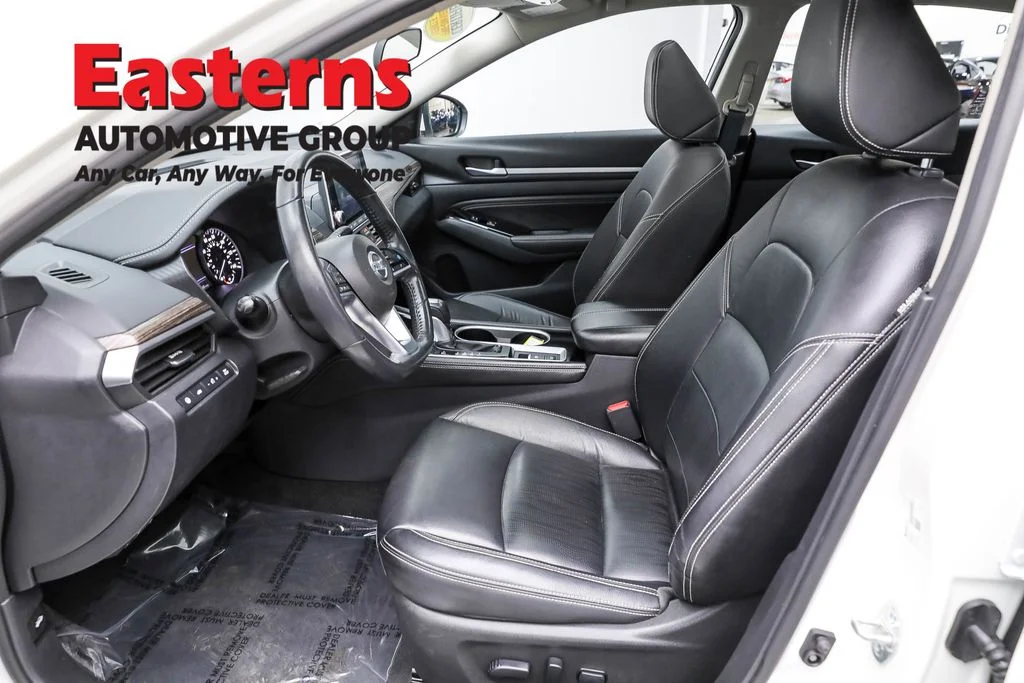 Used 2022 White Nissan 2.5 SL image 14