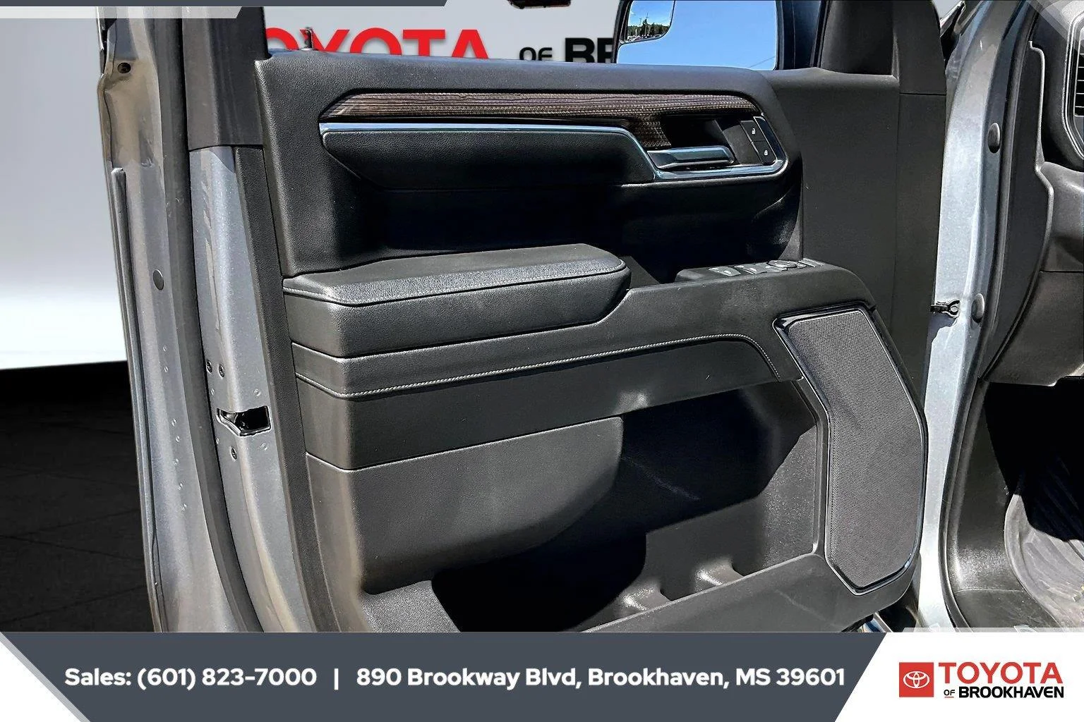 Used 2024 Sterling Gray Metallic Chevrolet LT Trail Boss image 17